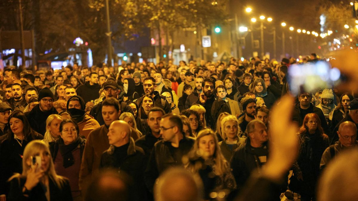 V Srbsku sílí protesty proti výsledkům voleb, zadrženo je 38 lidí